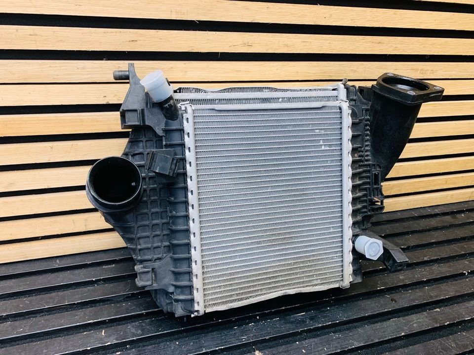 Lamborghini Urus Right Radiator - Image 2