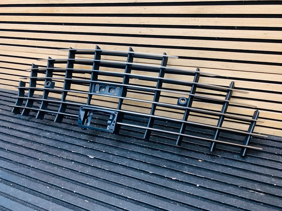 Aston Martin Vanquish Front Bumper Grille