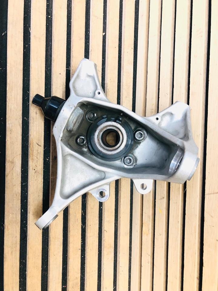 McLaren 600LT Rear Right Steering Knuckle Wheel Hub - Image 2