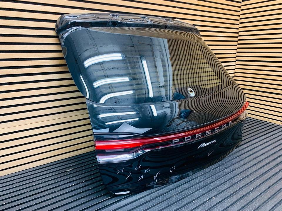 Porsche Macan rear tailgate