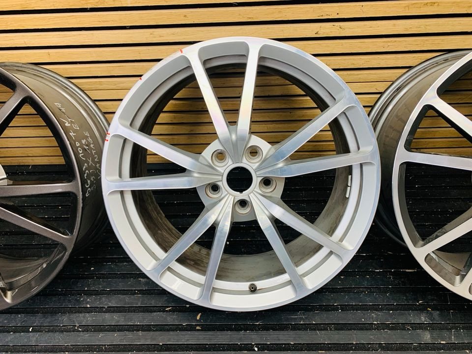Aston Martin Vantage Front Alloy Wheel - Image 2