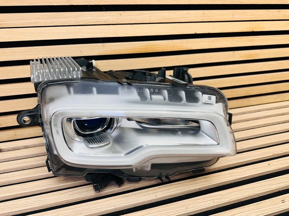 Rolls-Royce Wraith Dawn right headlight