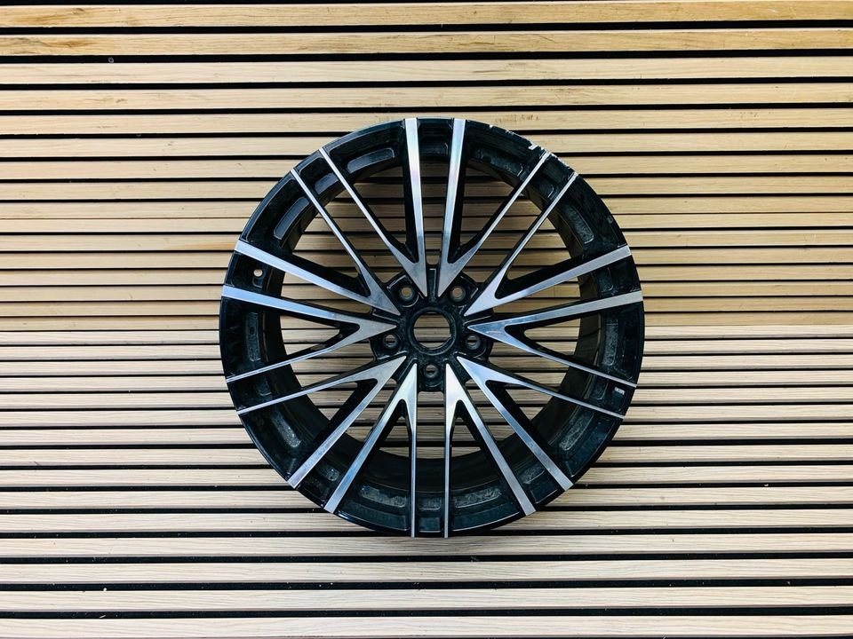 Aston Martin DBS Front Alloy Wheel - Image 3