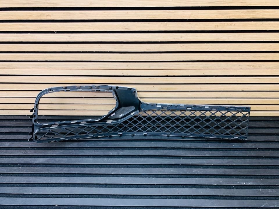 Bentley Flying Spur Left Grille - Image 4