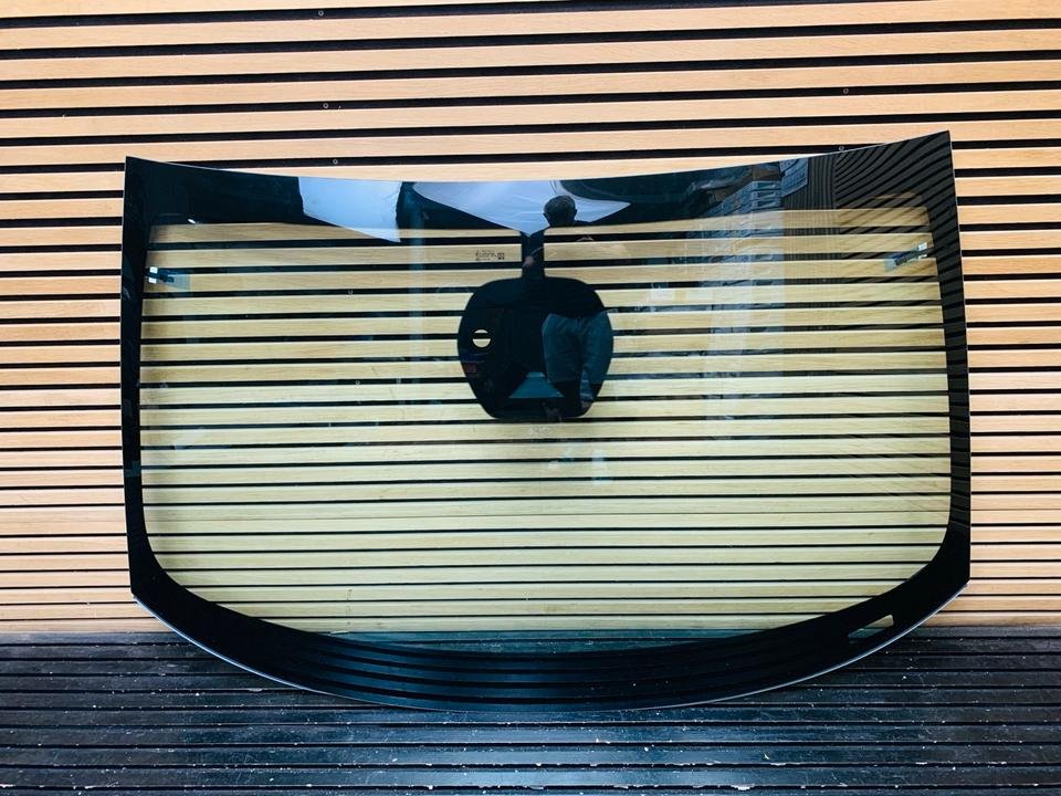 Aston Martin DBX Windshield - Image 4