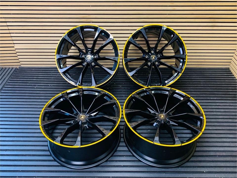 Lamborghini Urus 23-inch alloy wheel set