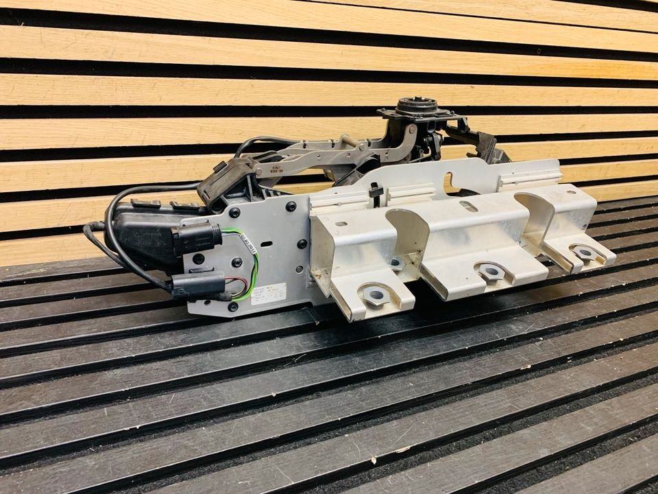 ROLLS-ROYCE CULLINAN SPIRIT OF ECSTASY RETRACTION MECHANISM