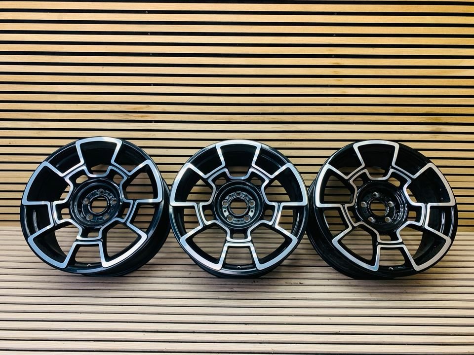 Rolls-Royce Black Badge carbon alloy wheel