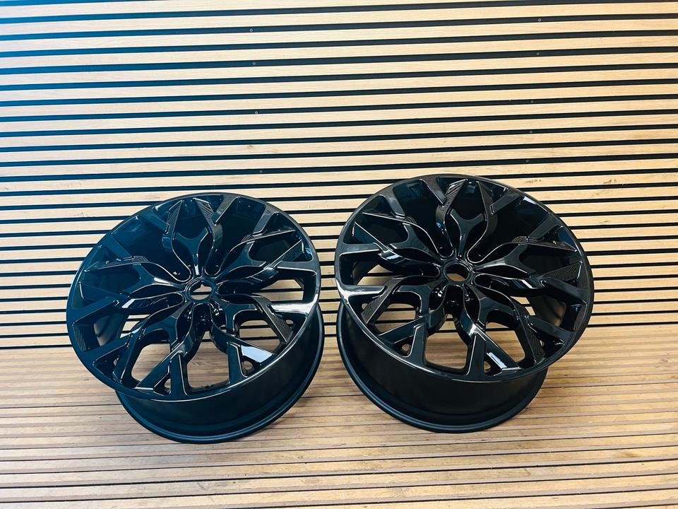 Aston Martin DBX 22-Inch Alloy Wheels