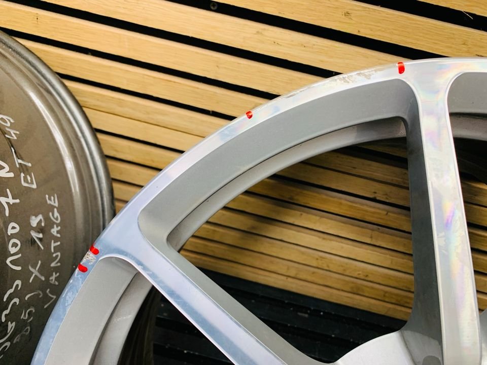 Aston Martin Vantage Front Alloy Wheel - Image 5