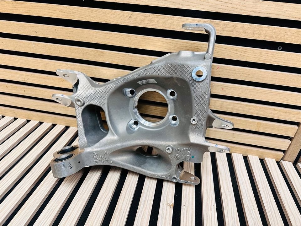 Porsche 992 Rear Right Steering Knuckle - Image 4