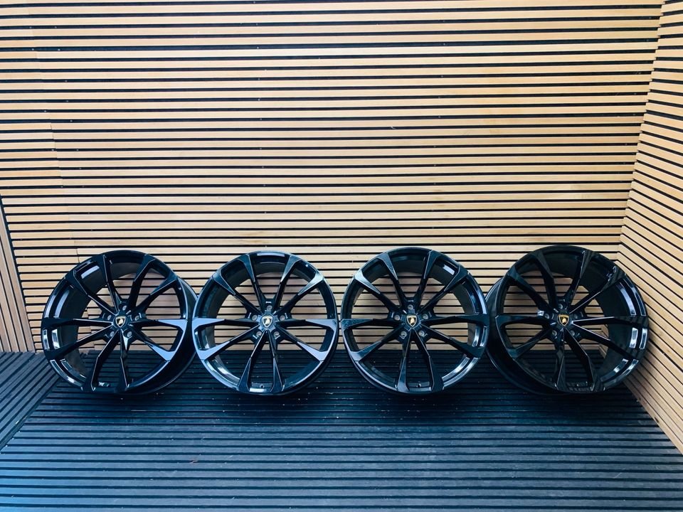 Lamborghini Urus 23-Inch Alloy Wheel Set