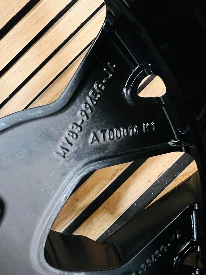 Aston Martin DBX 22-Inch Alloy Wheels - Image 4