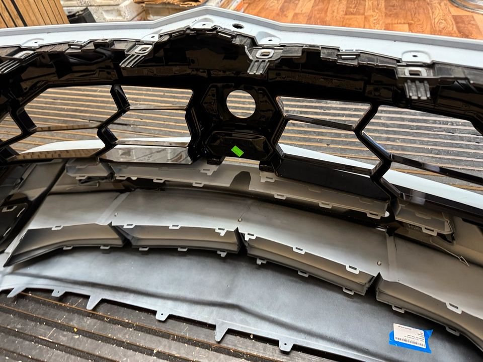 Lamborghini Urus Front Bumper - Image 4