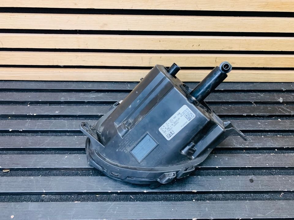 Bentley Bentayga left headlight front turn signal - Image 5