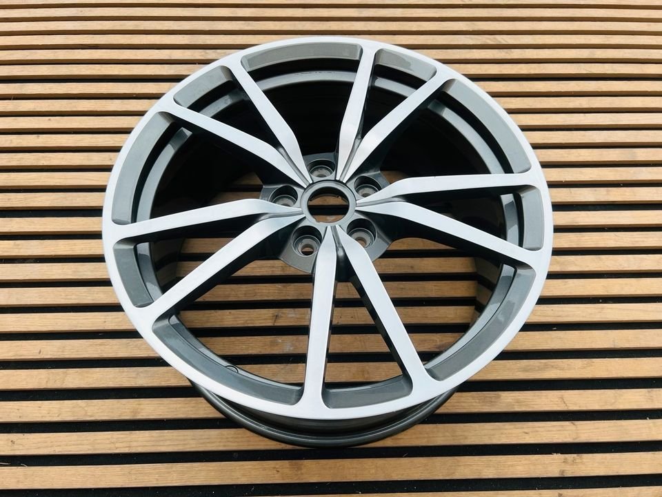 Aston Martin front alloy wheel