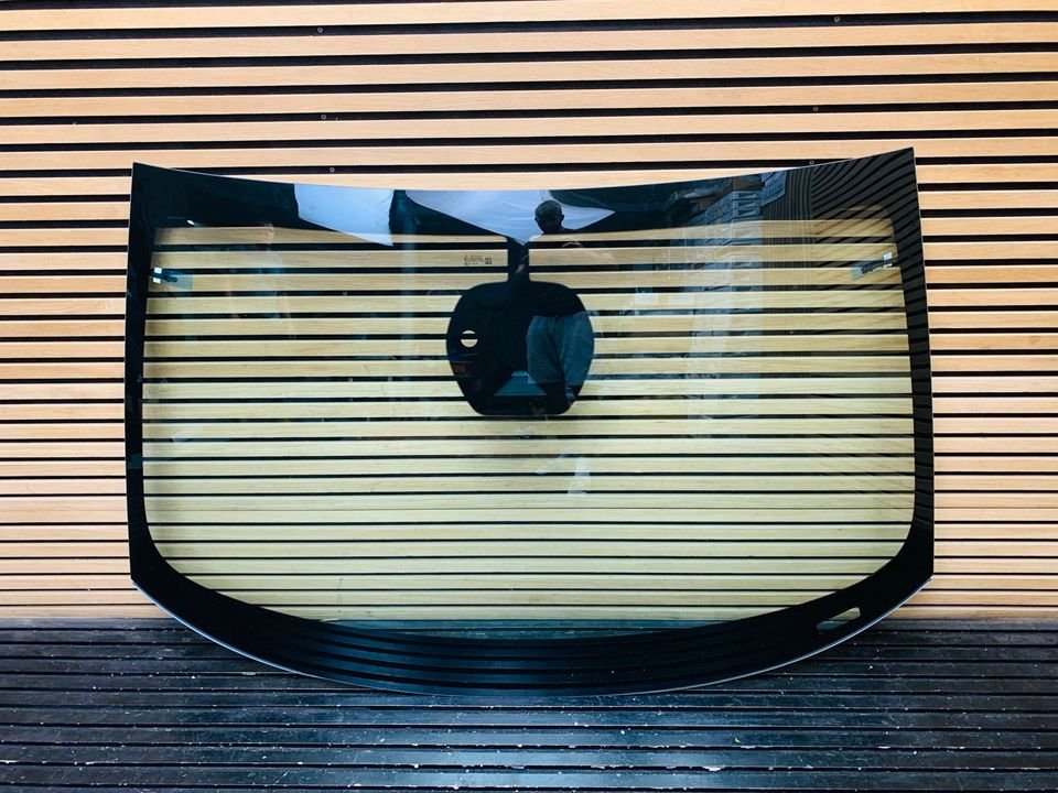 Aston Martin DBX Windshield - Image 6