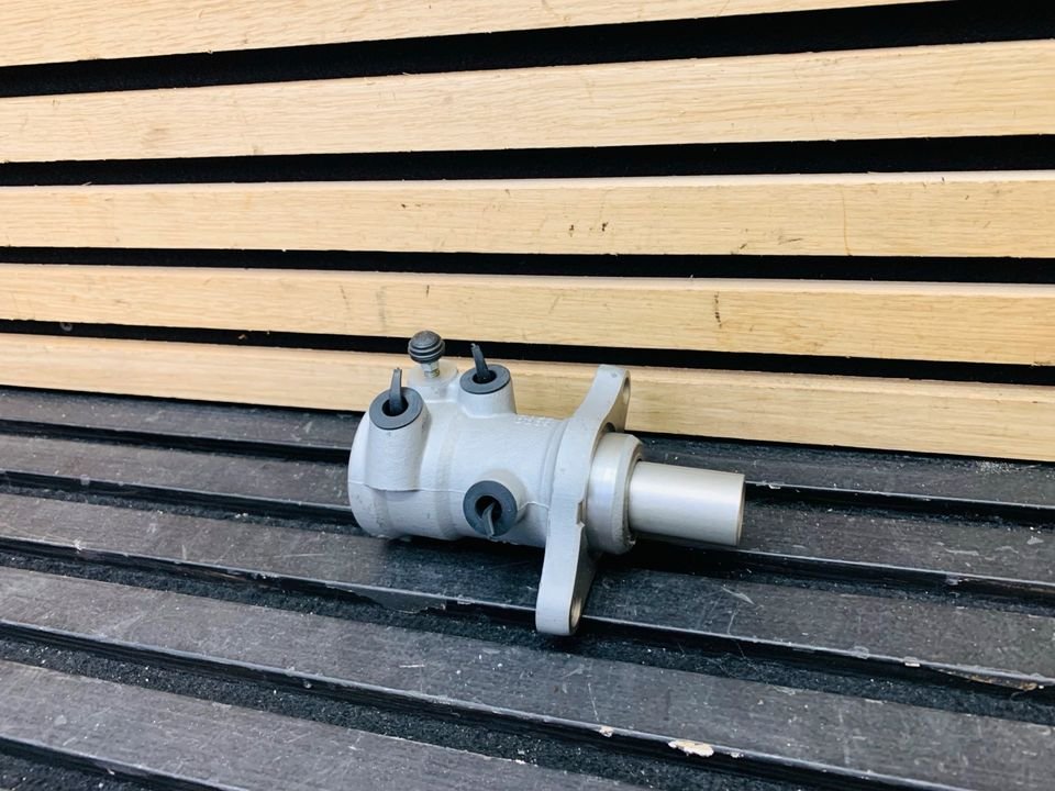 Aston Martin Brake Master Cylinder - Image 3