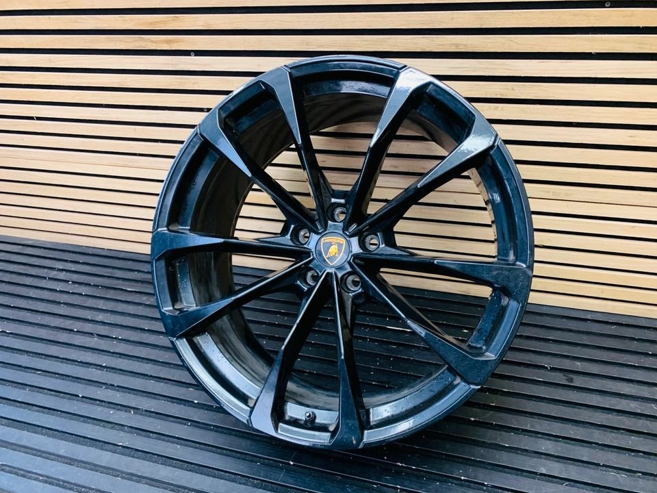 Lamborghini Urus 23-Inch Front Alloy Wheel