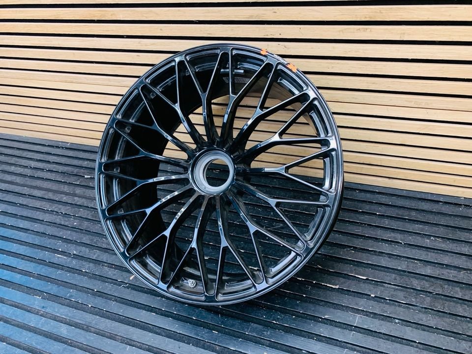 Lamborghini Aventador 20-Inch Front Alloy Wheel - Image 2