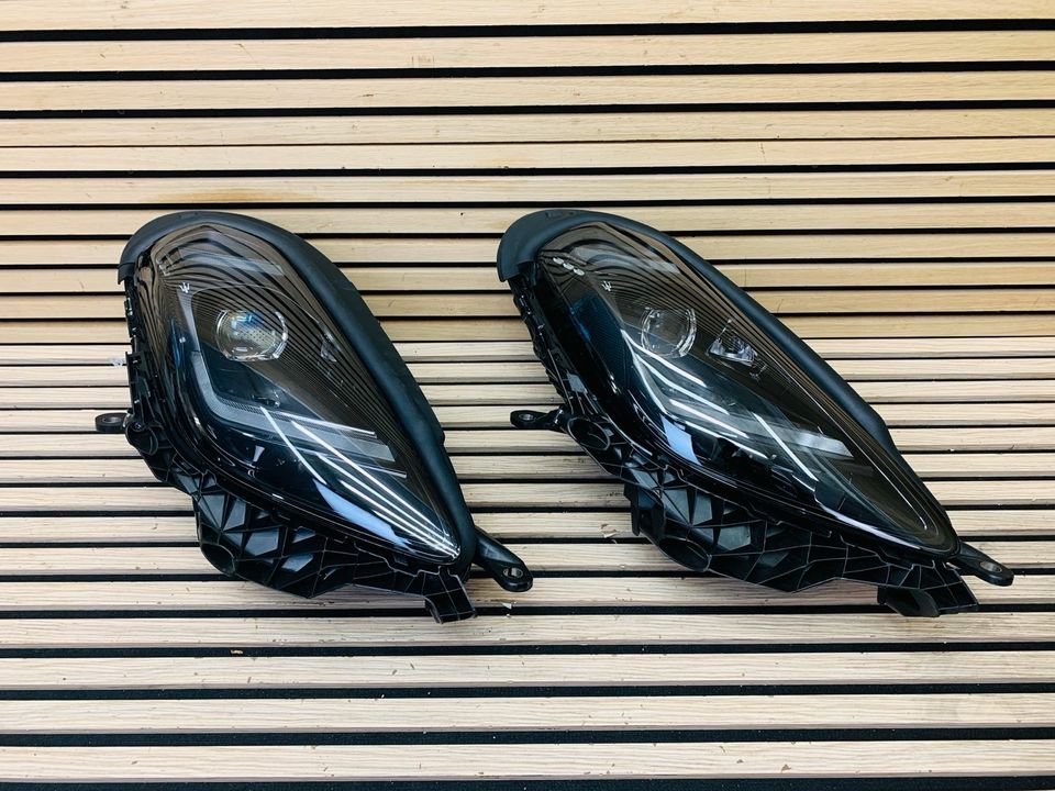 Maserati GranTurismo Right Headlight