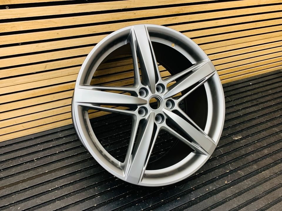 Ferrari F12 front alloy wheel