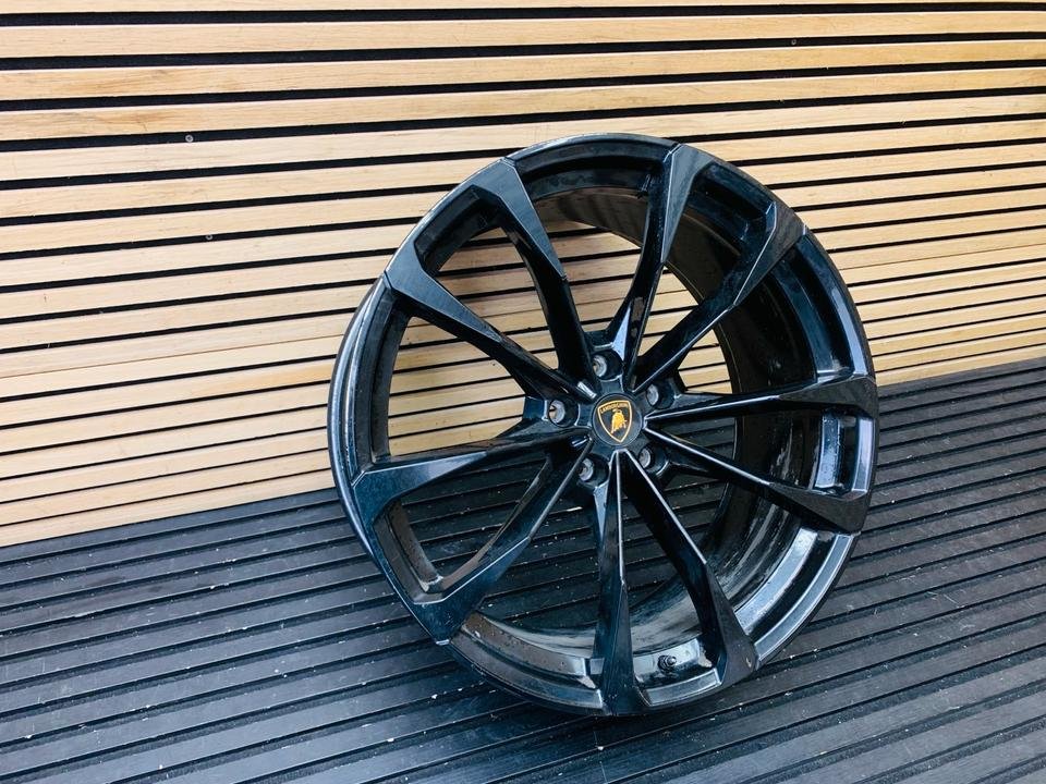 Lamborghini Urus 23-Inch Front Alloy Wheel - Image 2