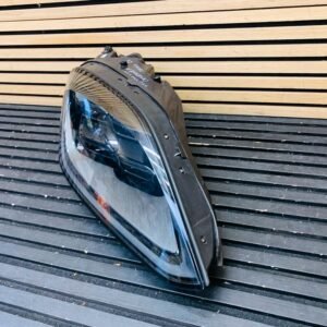 Porsche Cayenne Right Headlight