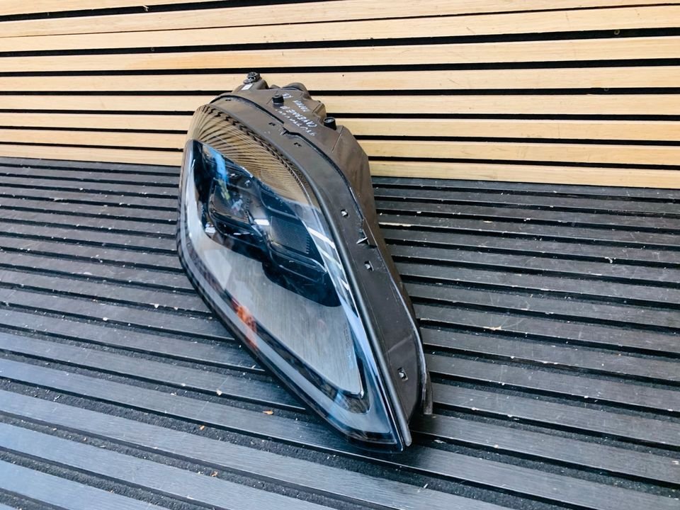 Porsche Cayenne Right Headlight