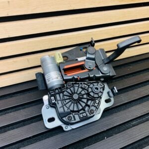 Porsche roof locking mechanism