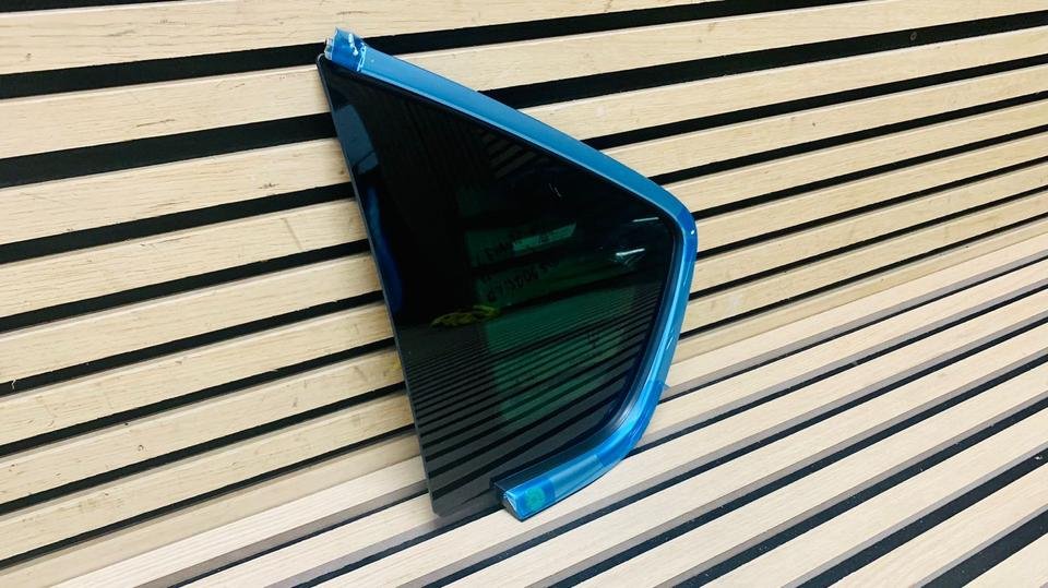 Maserati Levante Left Side Window Glass