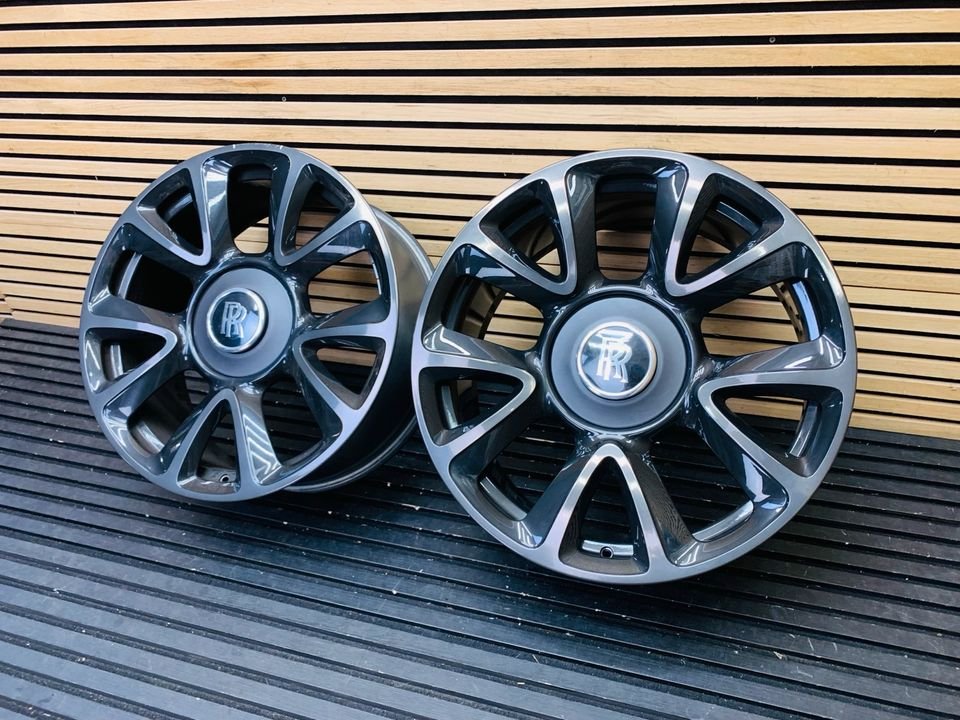 Rolls-Royce Wraith Dawn 21-inch alloy wheels