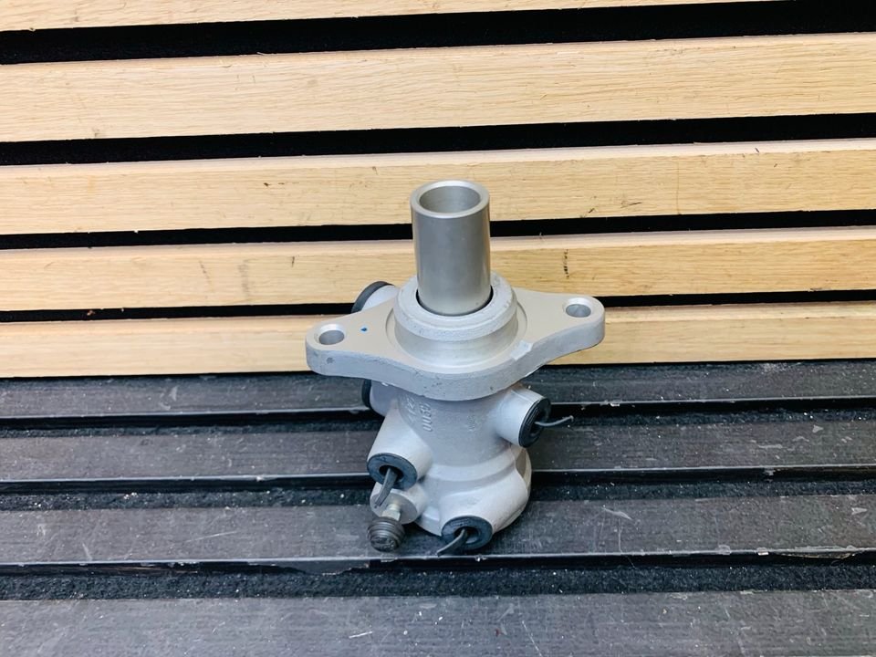 Aston Martin Brake Master Cylinder - Image 4