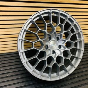 Aston Martin 21-inch front alloy wheel