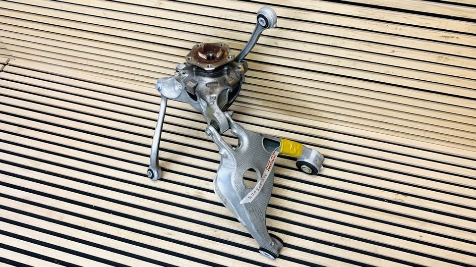 Porsche Panamera 4S Hybrid rear right steering knuckle