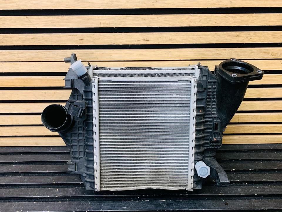 Lamborghini Urus Right Radiator - Image 4