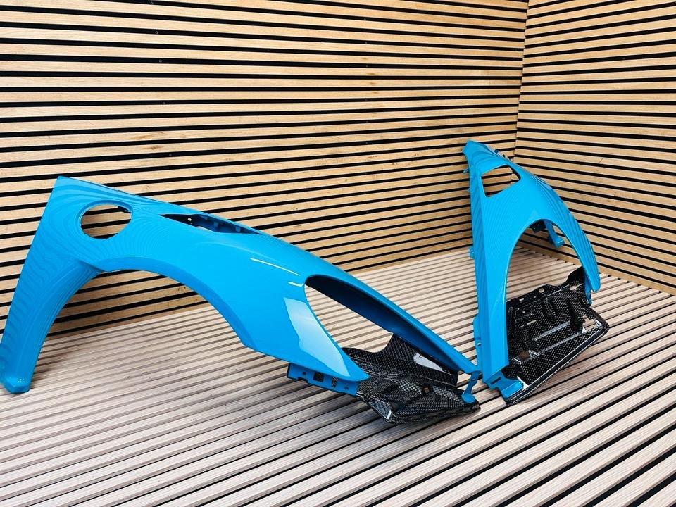 Porsche GT4 RS front fenders