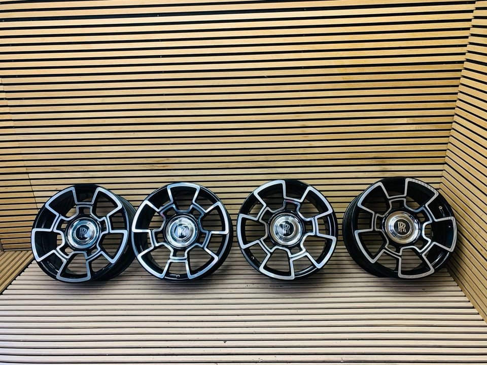 Rolls-Royce Black Badge carbon alloy wheel set - Image 6