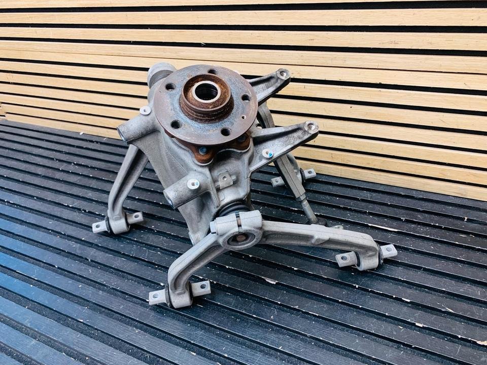 Lamborghini Huracan rear right wheel bearing housing