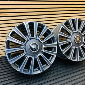 Rolls-Royce Phantom rear alloy wheels