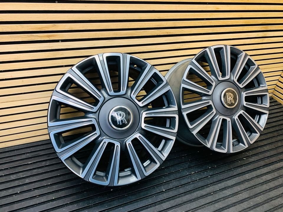 Rolls-Royce Phantom rear alloy wheels