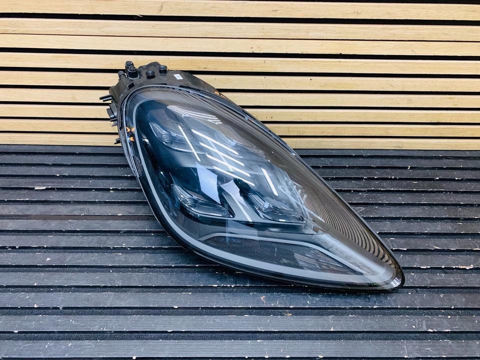 Porsche Cayenne Right Headlight