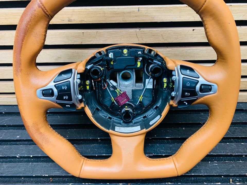 Aston Martin DBS Steering Wheel - Image 6