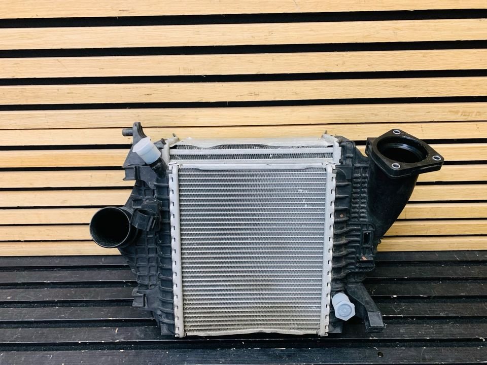 Lamborghini Urus Right Radiator - Image 5