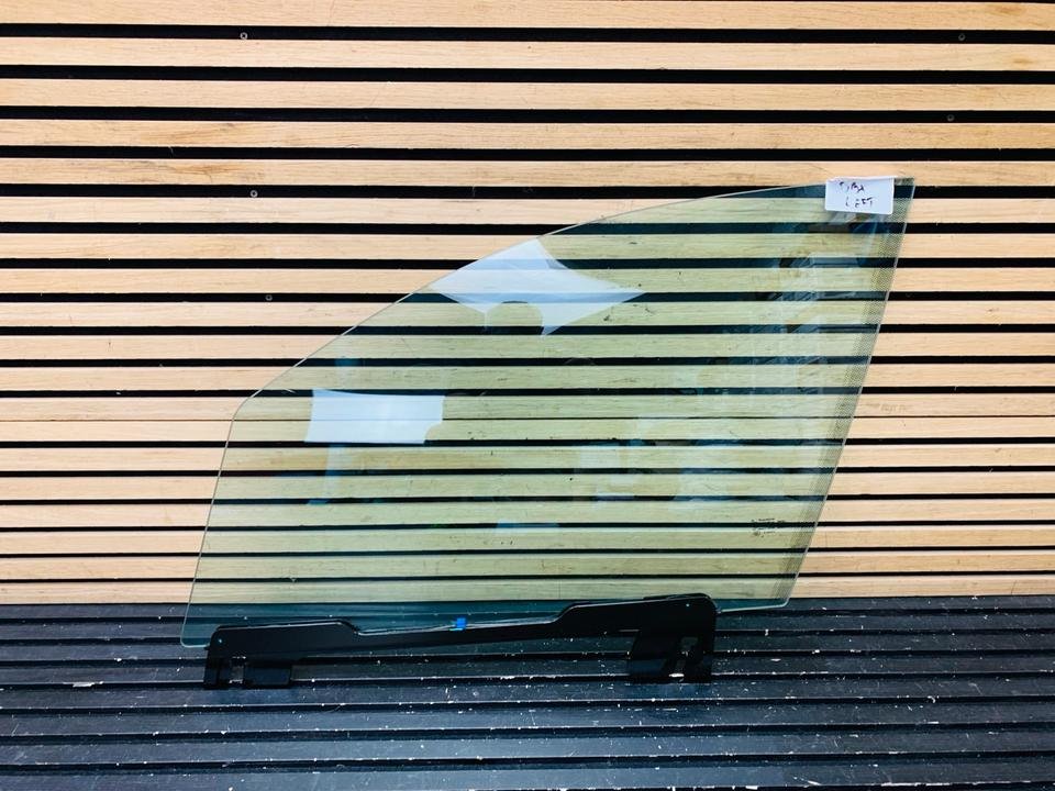 Aston Martin DBX front side window glass
